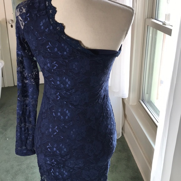 Asymmetrical off shoulder dress - Picture 4 of 6